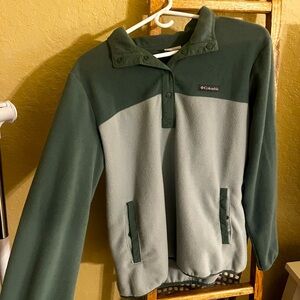 Selling my adorable blue green Columbia pullover jacket